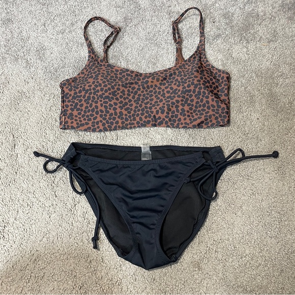 Other - Victoria’s Secret bikini bottom Small Old Navy Scoop Neck Bikini top‎ size M